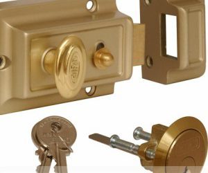 3 Reasons Why You Should Hire a Locksmith to Rekey